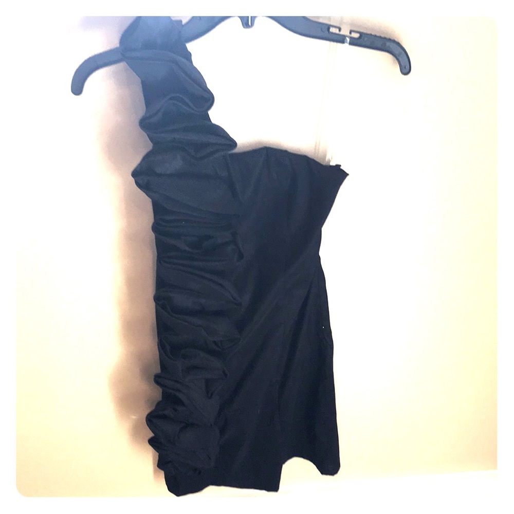 Perfect little black dress!